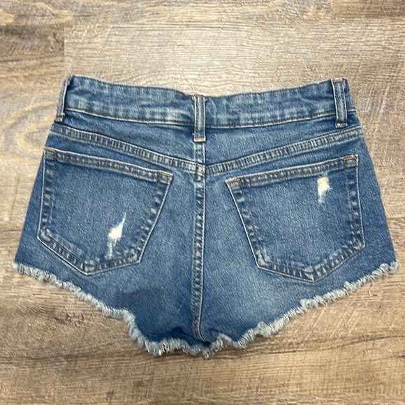 H&M cut off Jean shorts - Picture 3 of 3